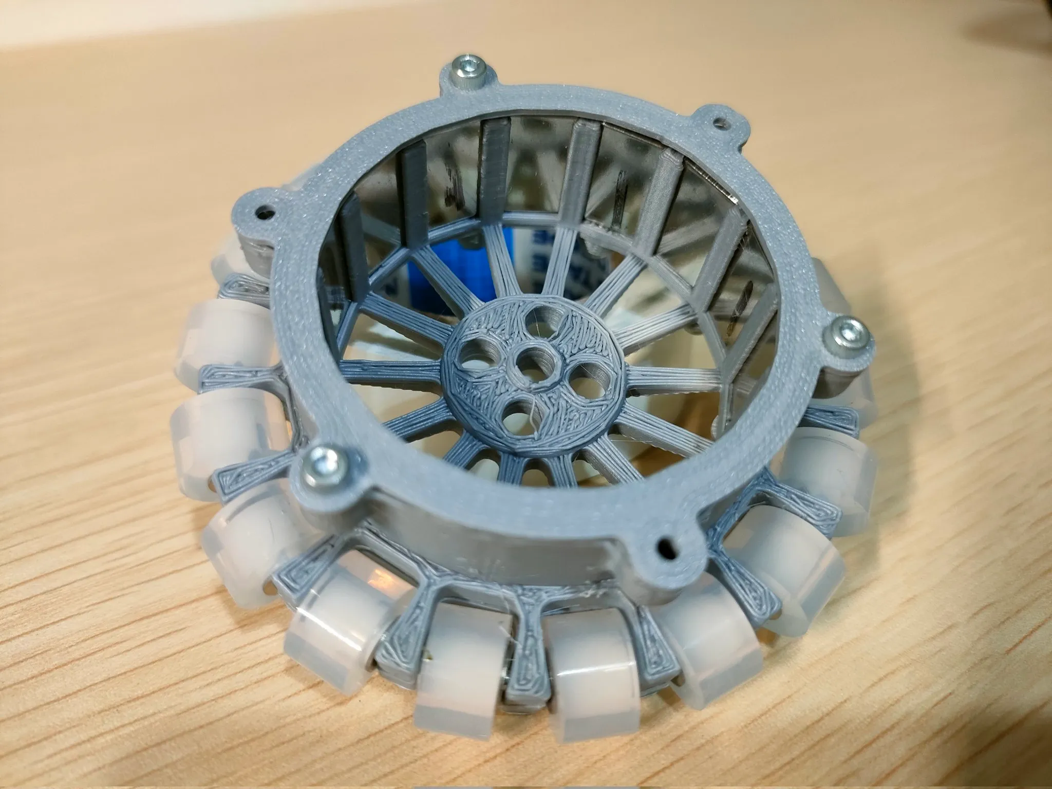 内周に永久磁石を並べた円形の3Dプリント製ローター